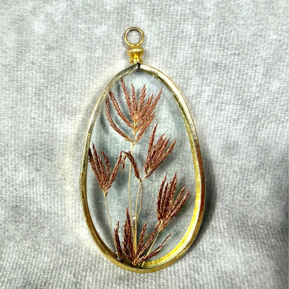 Vtg Pressed Dried Grass Botanical Floating Glass Gold Oval Pendant Charm 70s 80s